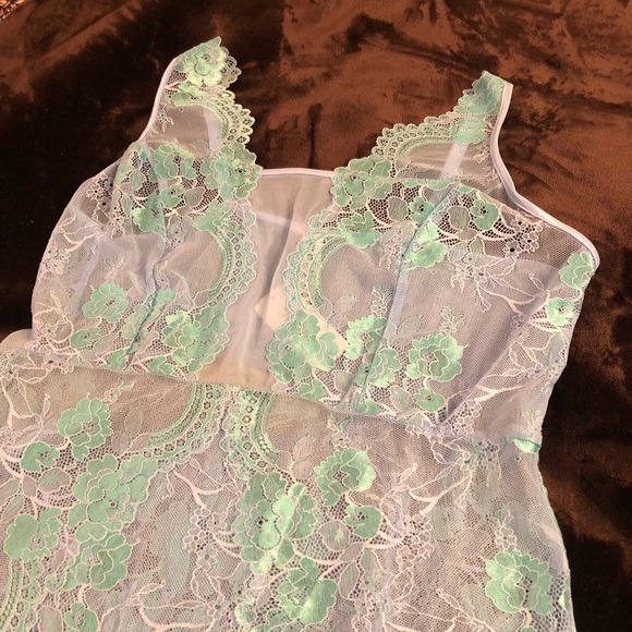SOMA Flirtation Plunging Lace Bodysuit Teddy - Picture 4 of 8